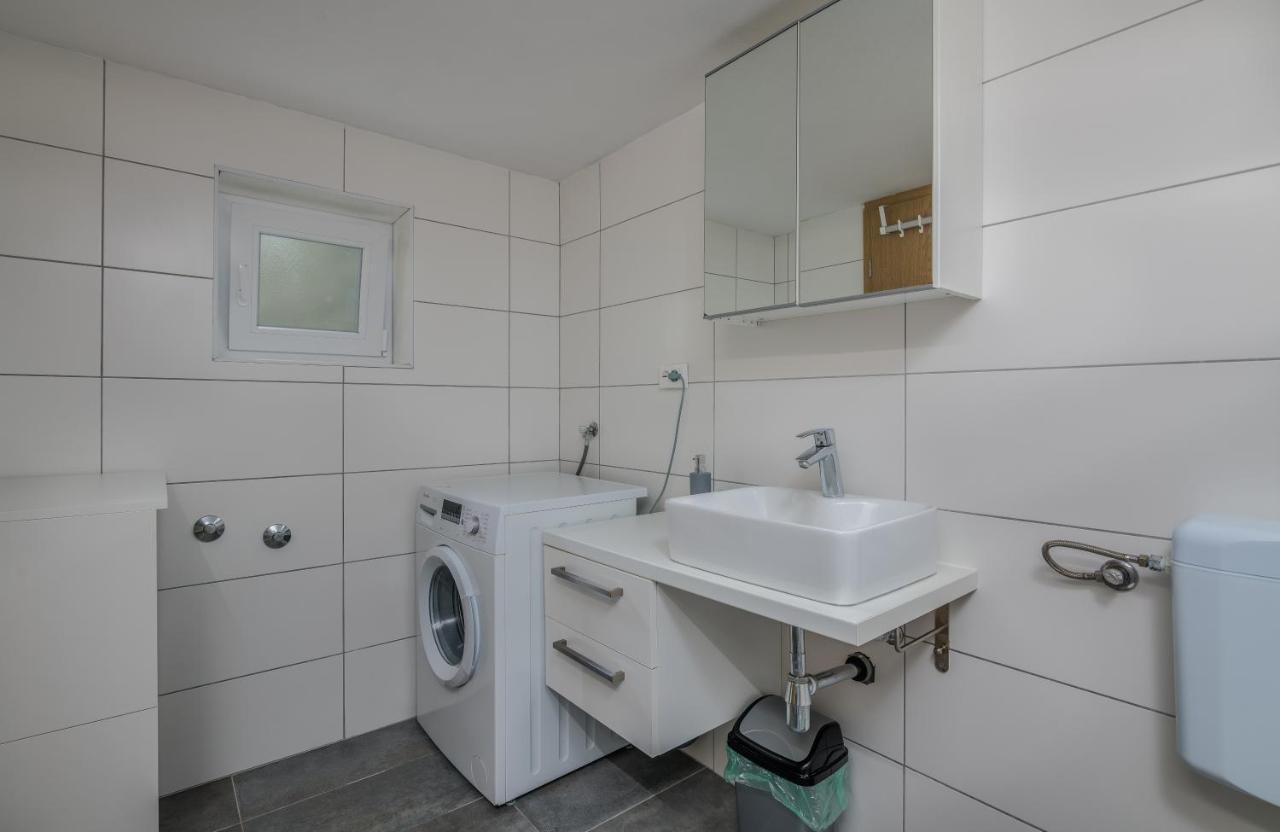 Apartments D คิร์ก ภายนอก รูปภาพ