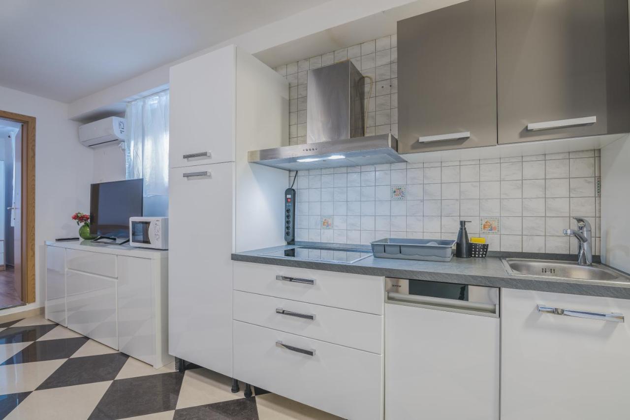 Apartments D คิร์ก ภายนอก รูปภาพ