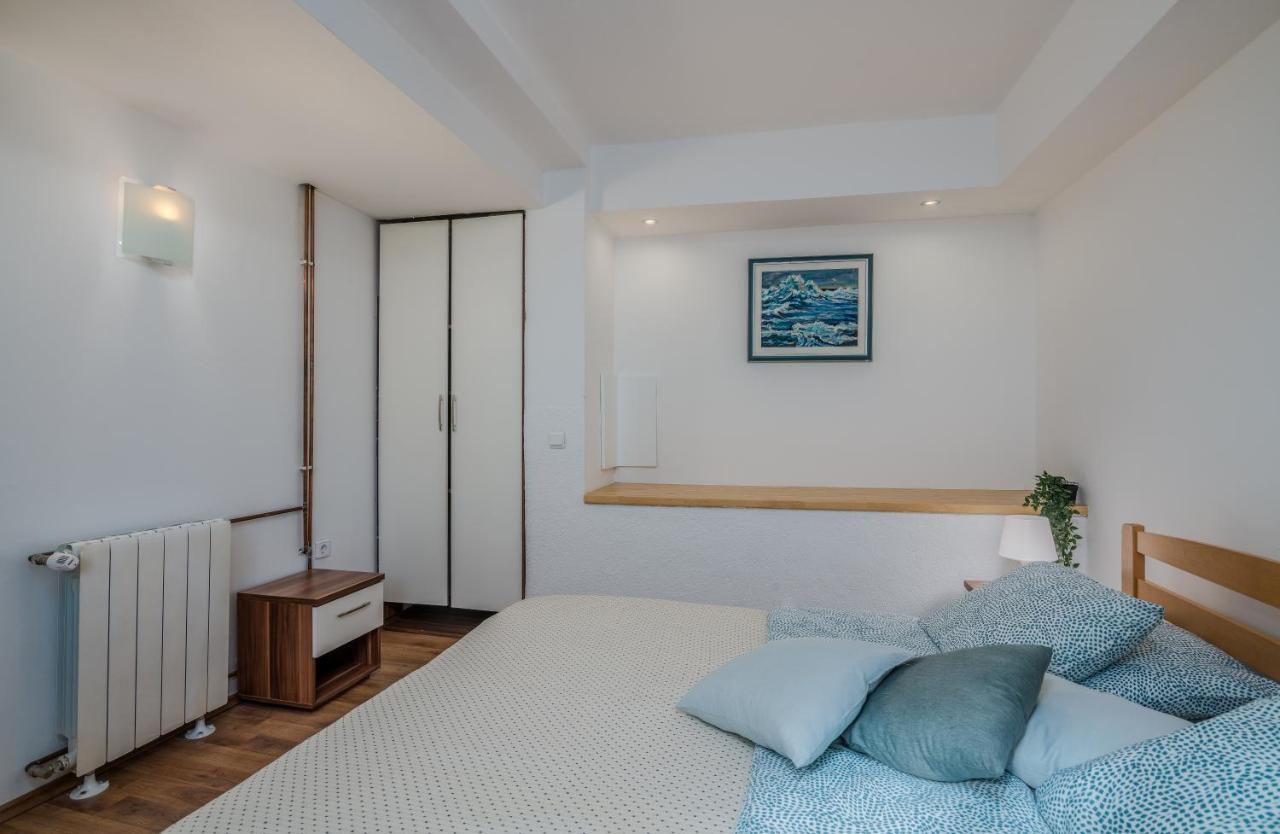 Apartments D คิร์ก ภายนอก รูปภาพ