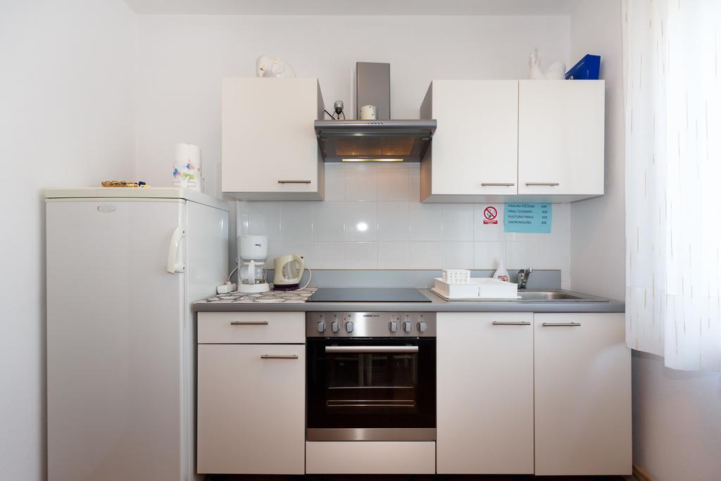 Apartments D คิร์ก ภายนอก รูปภาพ