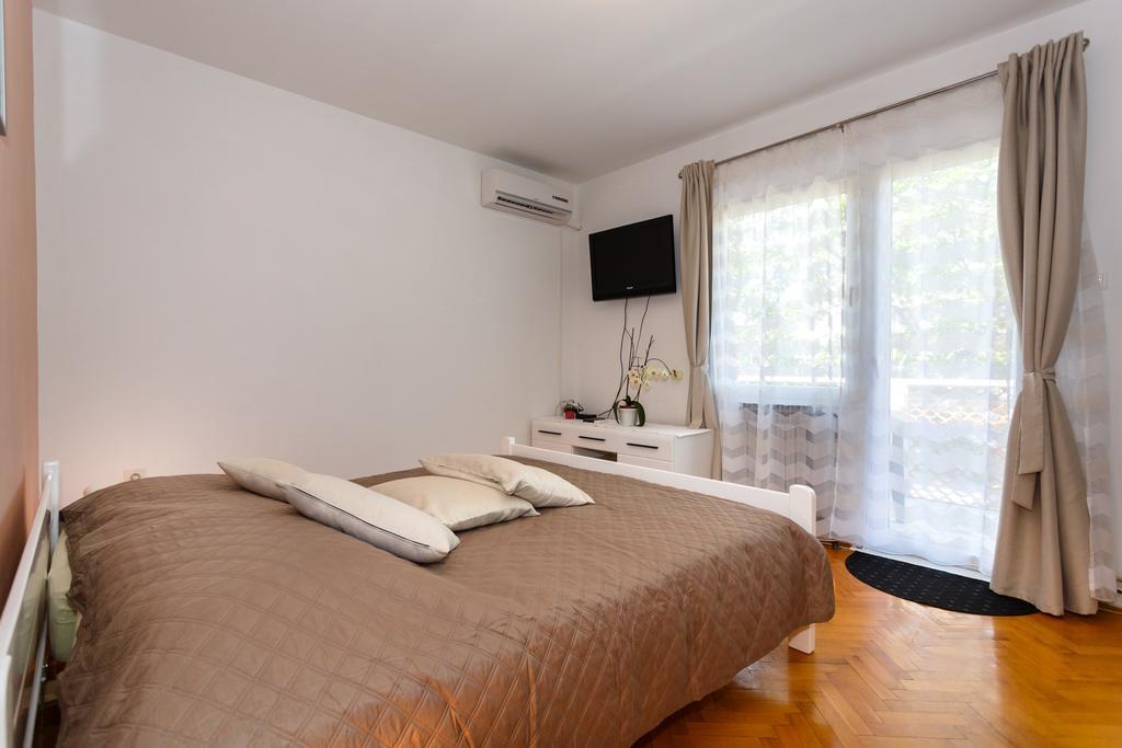 Apartments D คิร์ก ภายนอก รูปภาพ