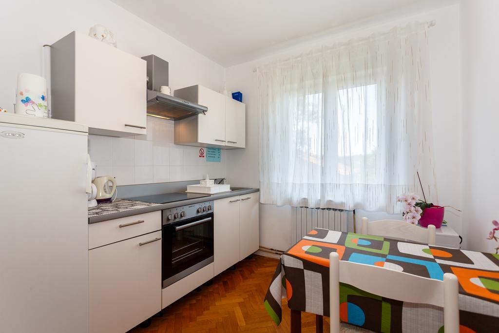 Apartments D คิร์ก ภายนอก รูปภาพ
